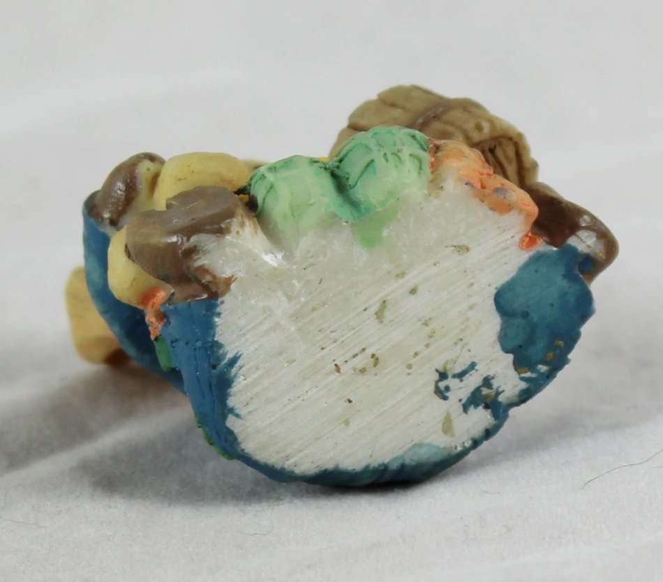 Small Pig with Vegetables - Gorgeous! - Bid Now!!!