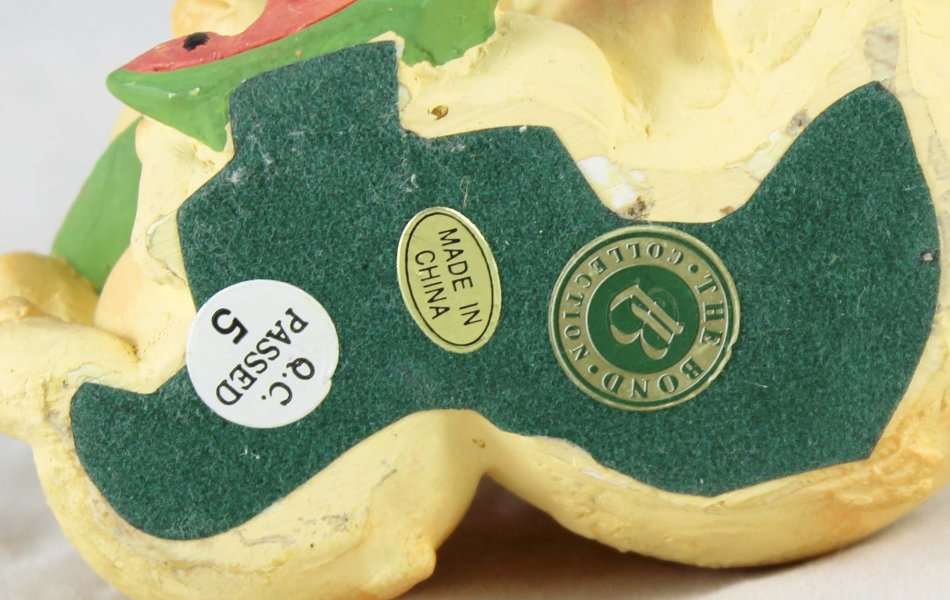 The Bond Collection - Pair of Pigs Eating Fruit - Gorgeous! - Bid Now!!!