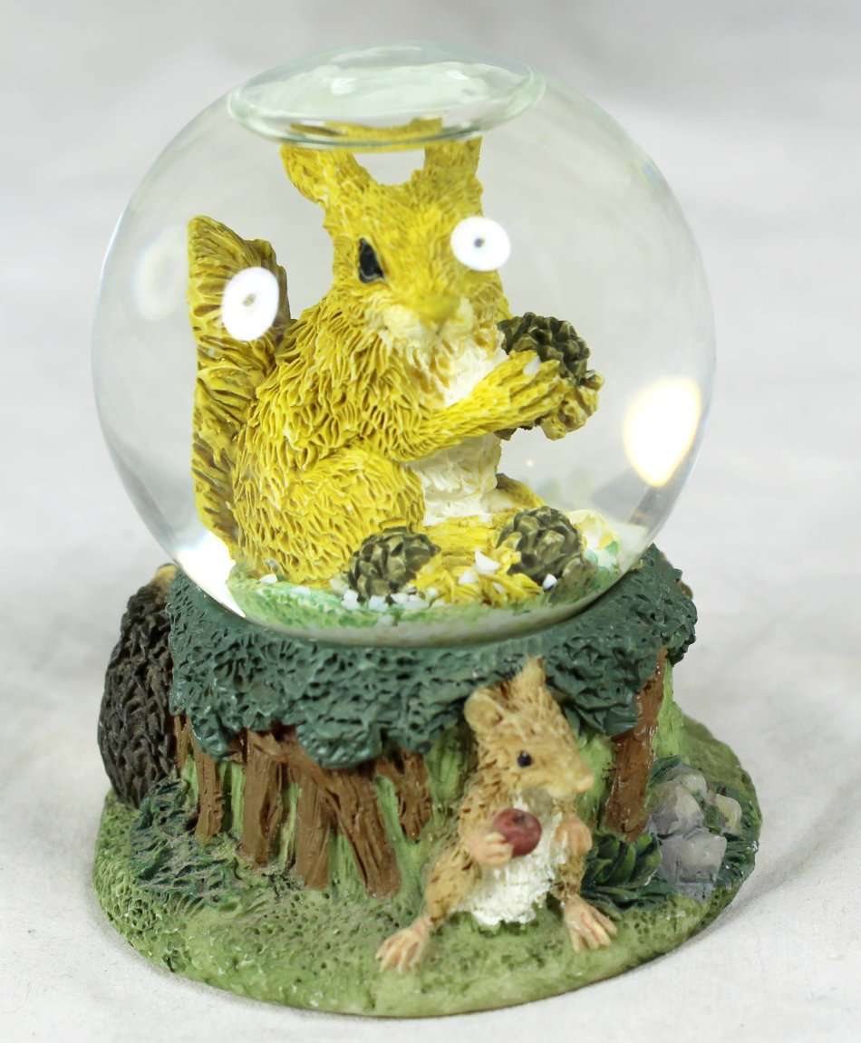 Small Squirrel Snow Globe - Gorgeous! - Bid Now!!!