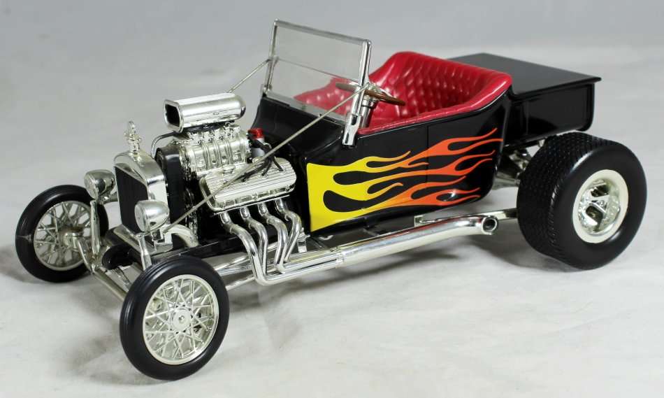 Johnny Lightning - 1923 Ford T-Bucket - 1:18 scale model
