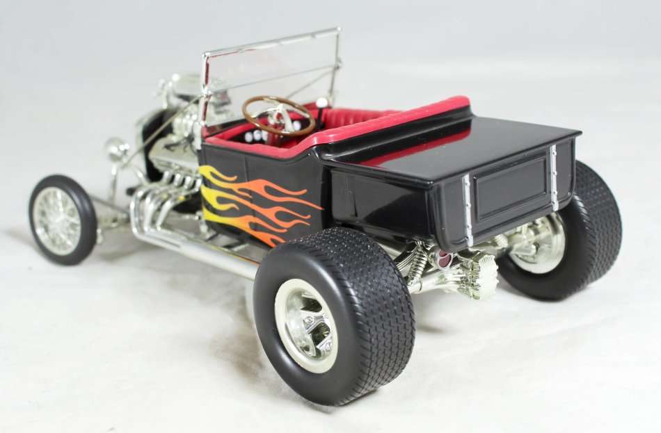 Johnny Lightning - 1923 Ford T-Bucket - 1:18 scale model