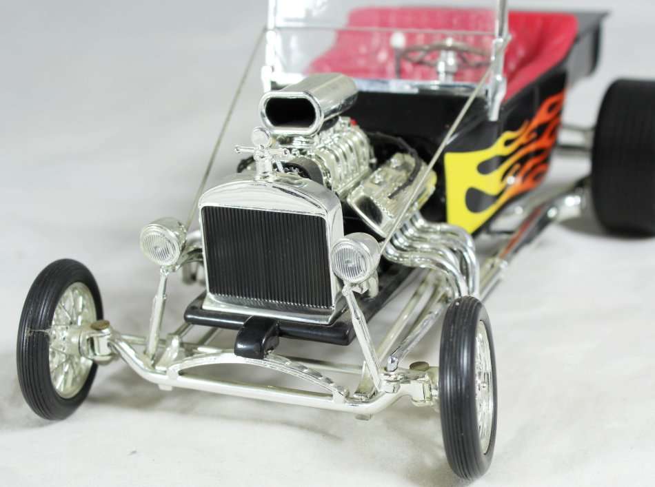 Johnny Lightning - 1923 Ford T-Bucket - 1:18 scale model
