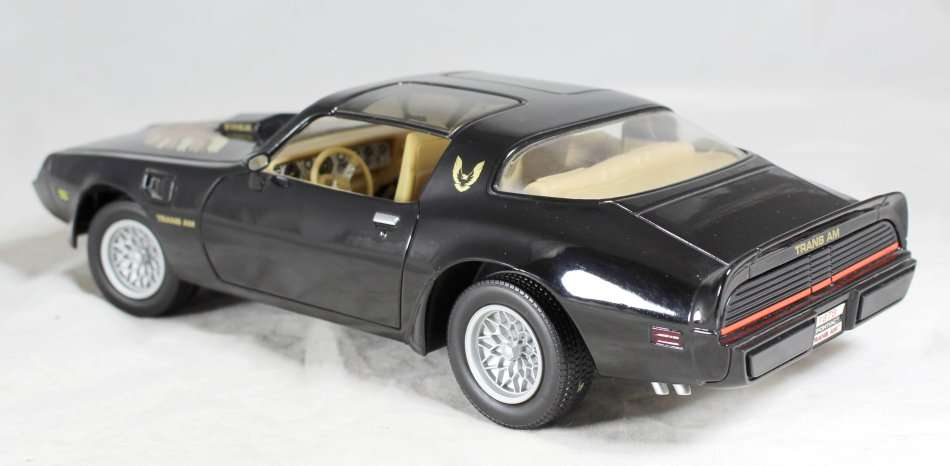 Road Signature - 1979 Pontiac Firebird - 1:18 Scale Model - Bid now!!