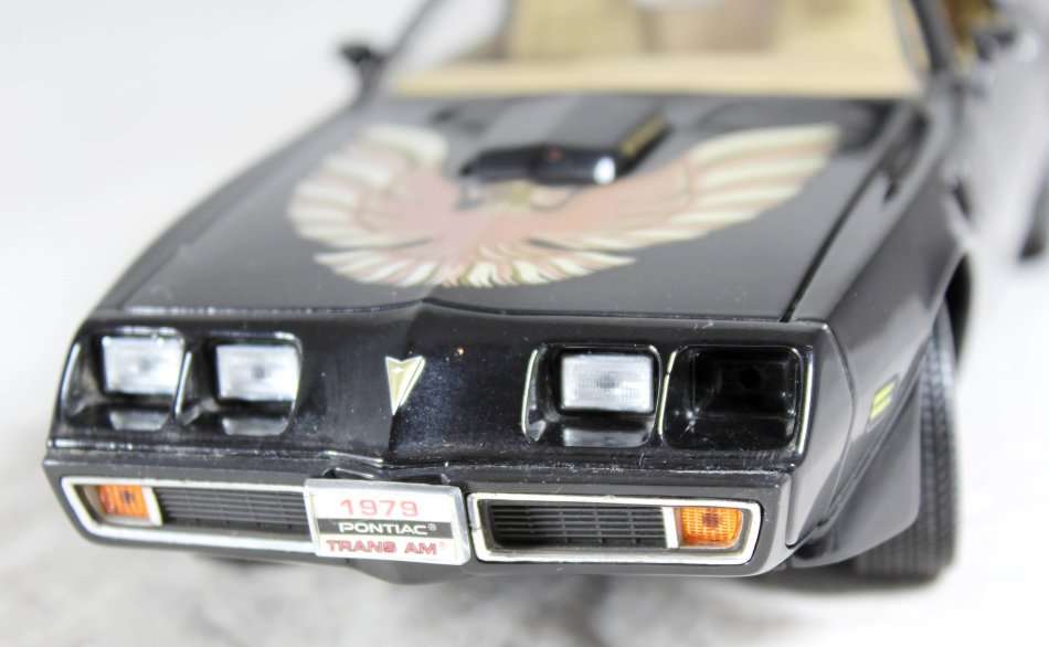 Road Signature - 1979 Pontiac Firebird - 1:18 Scale Model - Bid now!!