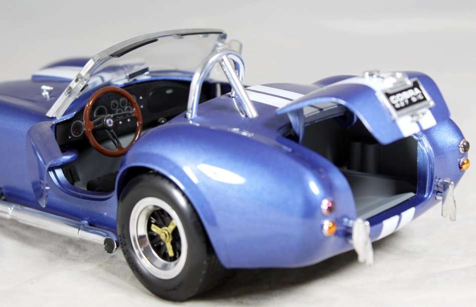 Road Signature - Shelby Cobra 427S/C - 1:18 Scale Model - Bid Now!!