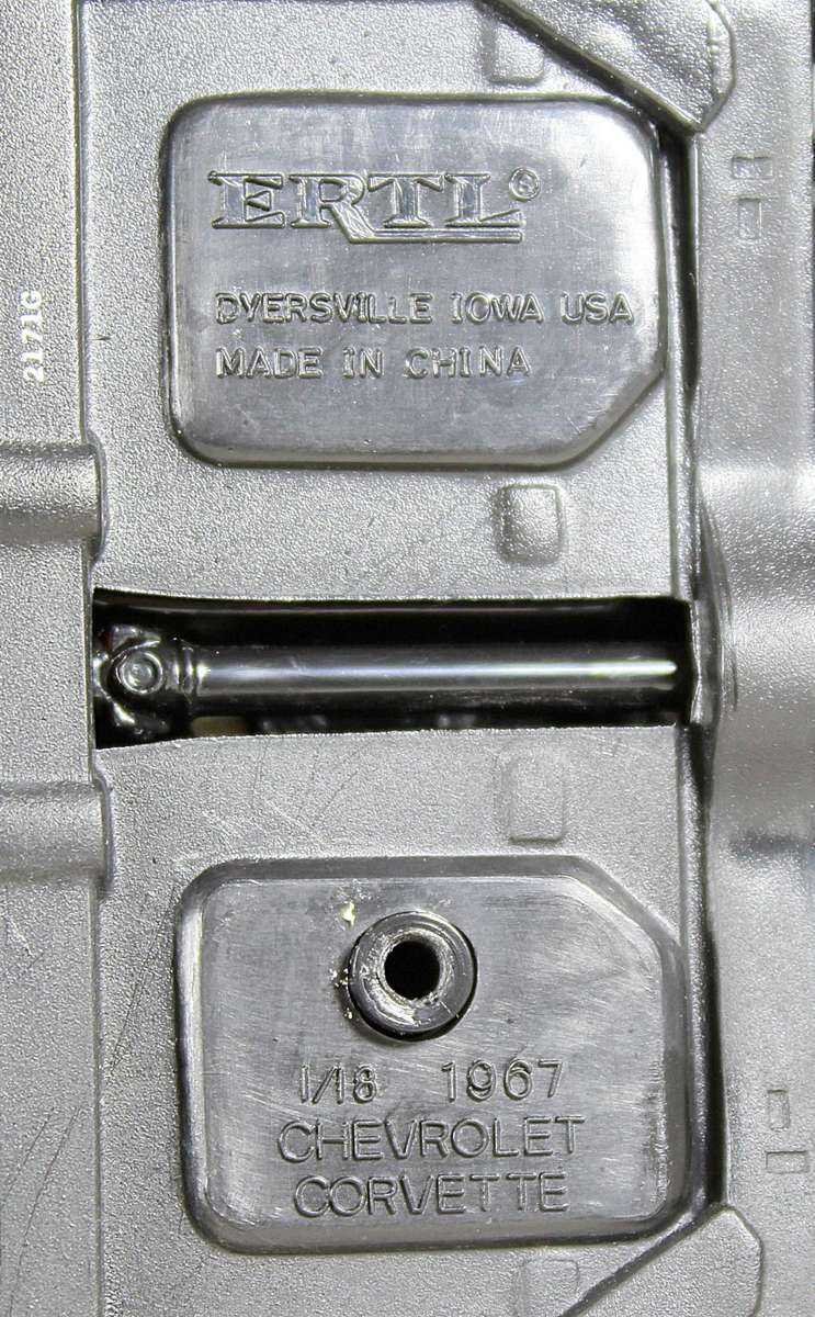 ERTL - 1967 Chevrolet Corvette - 1:18 Scale Model - Bid Now!!