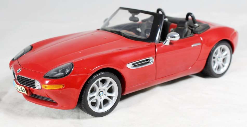 Kyosho - BMW Z8 - 1:18 Scale Model - Bid Now!!