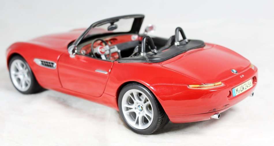 Kyosho - BMW Z8 - 1:18 Scale Model - Bid Now!!