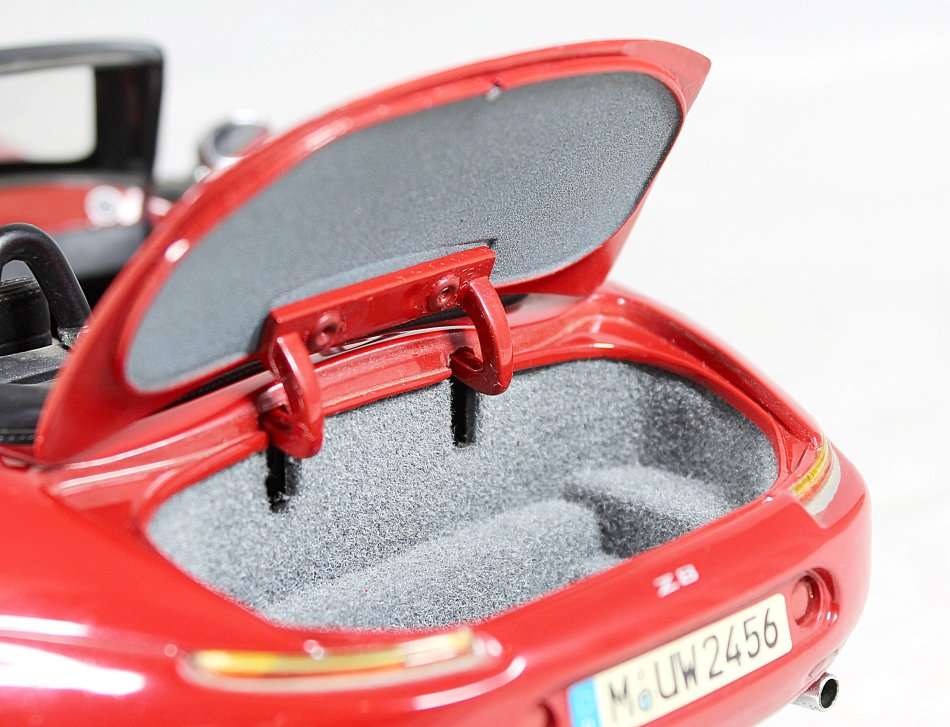 Kyosho - BMW Z8 - 1:18 Scale Model - Bid Now!!