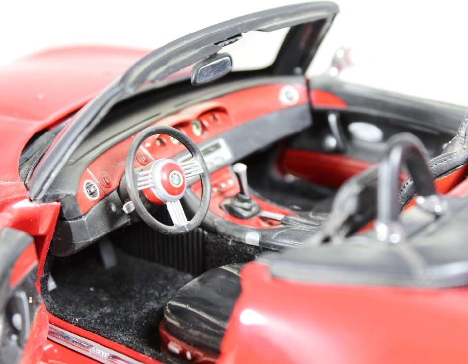 Kyosho - BMW Z8 - 1:18 Scale Model - Bid Now!!
