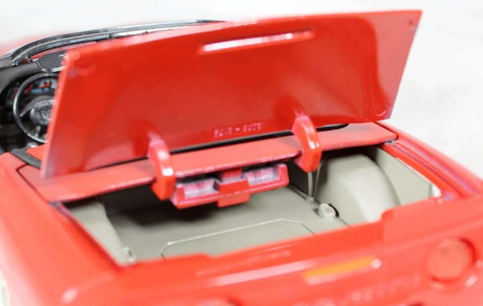 Burago - 1997 Chevrolet Corvette Convertible - 1:18 Scale Model - Bid Now!!