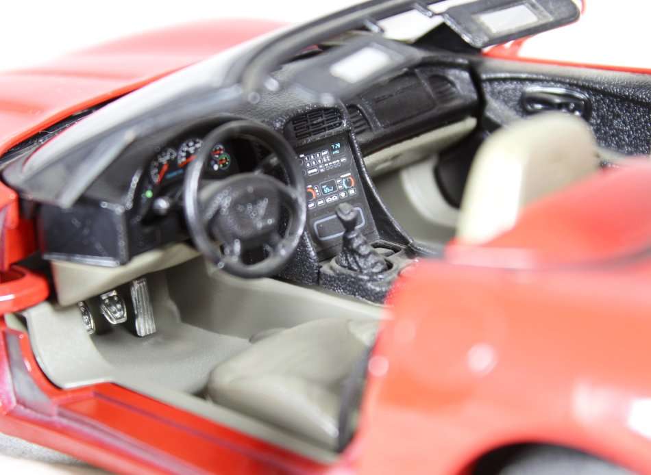 Burago - 1997 Chevrolet Corvette Convertible - 1:18 Scale Model - Bid Now!!