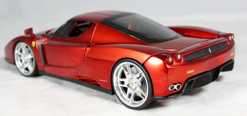 Hotwheels - Enzo Ferrari - 1:18 Scale Model - Bid Now!!