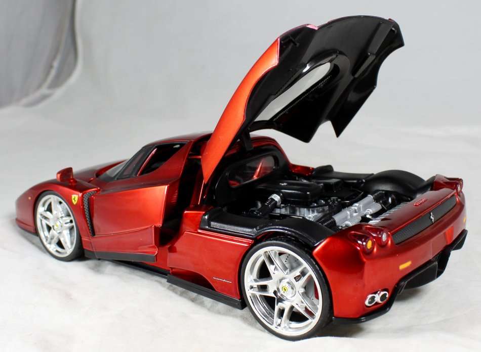 Hotwheels - Enzo Ferrari - 1:18 Scale Model - Bid Now!!