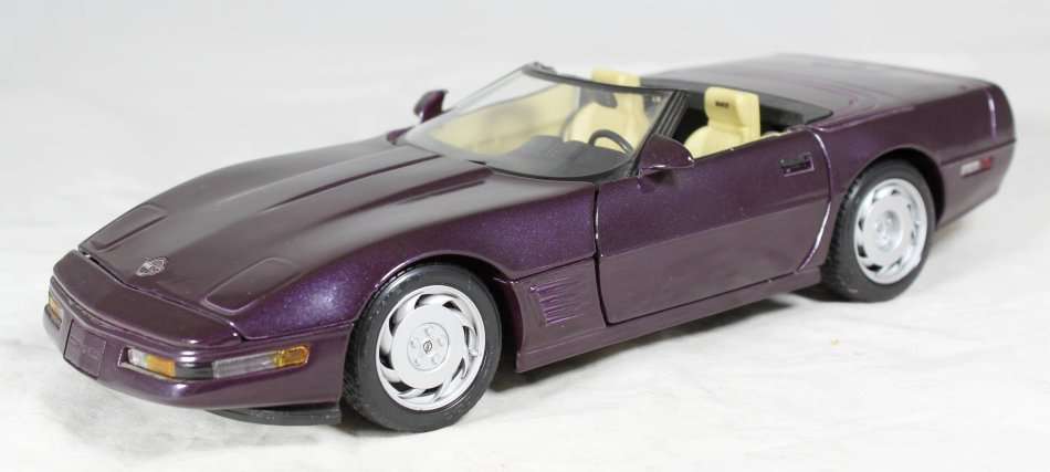 Maisto - Corvette Convertible - 1:18 Scale Model - Bid Now!!