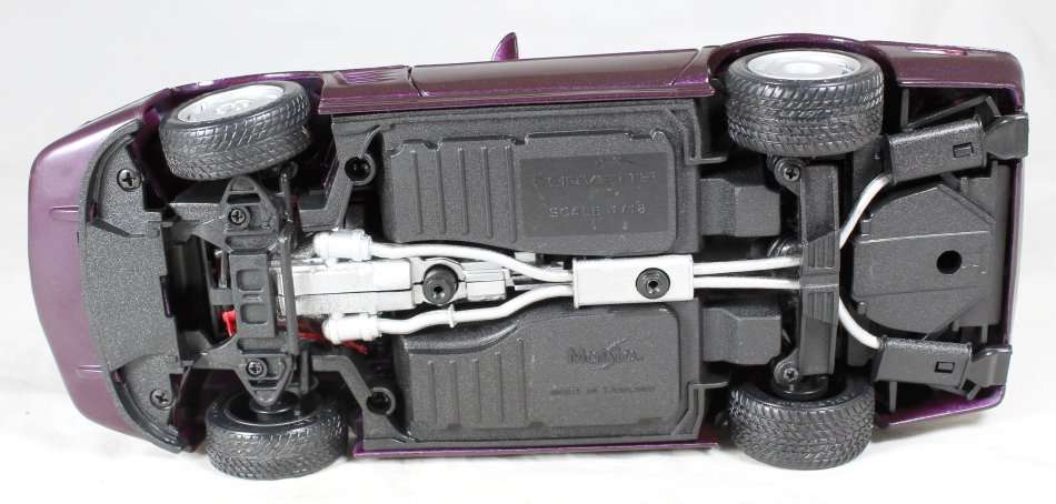 Maisto - Corvette Convertible - 1:18 Scale Model - Bid Now!!