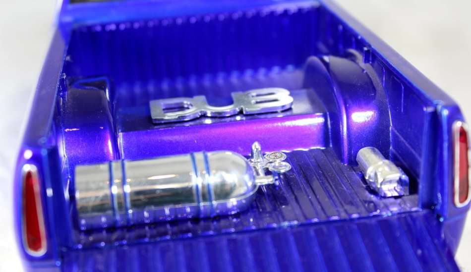 Jada - 2002 Chevrolet Silverado - Dub City - 1:18 Scale Model - Bid Now!!