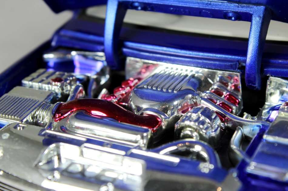 Jada - 2002 Chevrolet Silverado - Dub City - 1:18 Scale Model - Bid Now!!