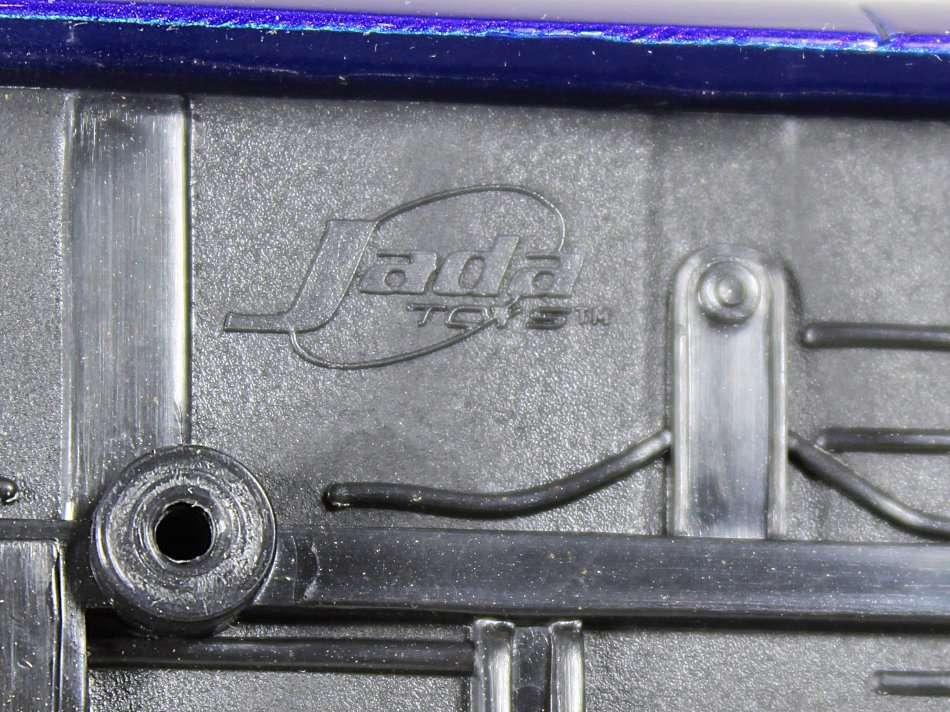 Jada - 2002 Chevrolet Silverado - Dub City - 1:18 Scale Model - Bid Now!!