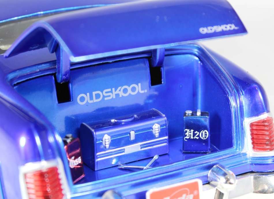 Jada - 1951 Mercury - Oldskool - 1:18 Scale Model - Bid Now!!