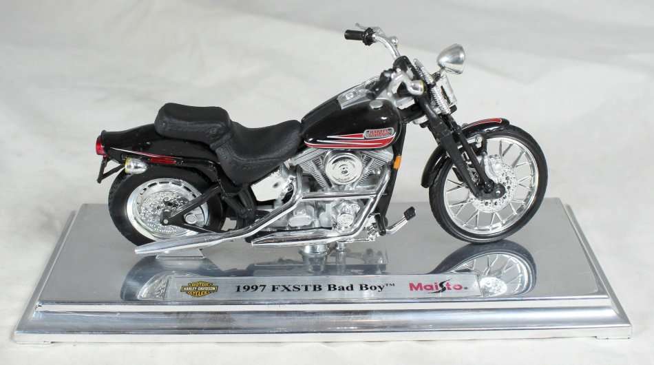Maisto - Harley Davidson - 1997 FXSTB Bad Boy - 1:18 Scale Model - Bid Now!!