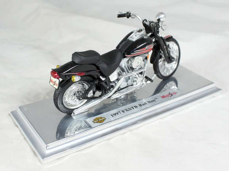Maisto - Harley Davidson - 1997 FXSTB Bad Boy - 1:18 Scale Model - Bid Now!!
