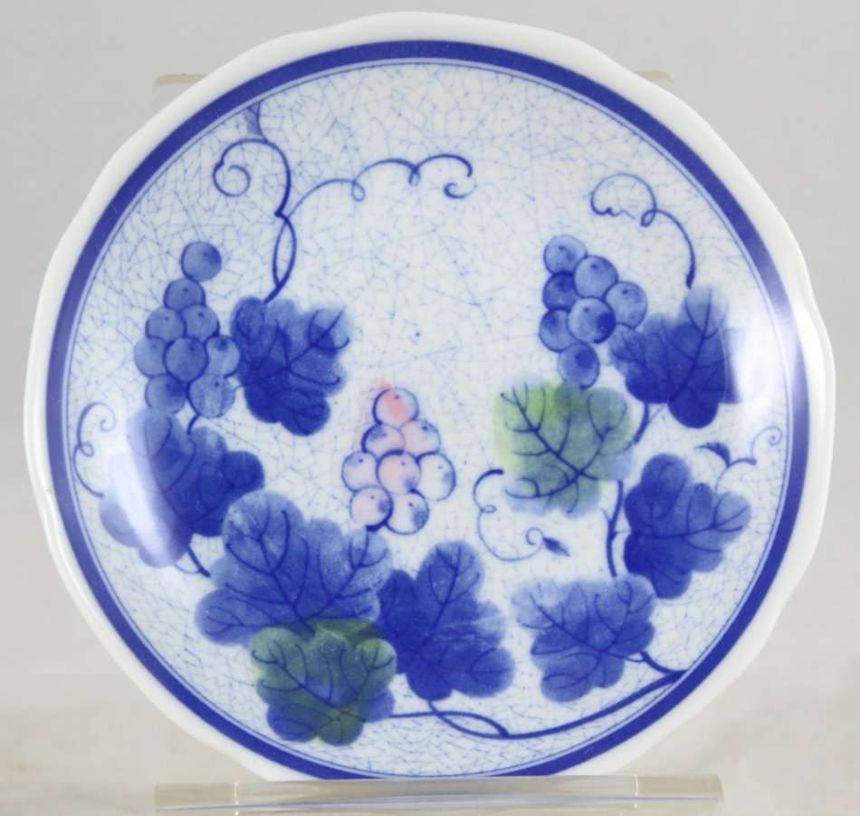 Small blue & white with grapes - display plate