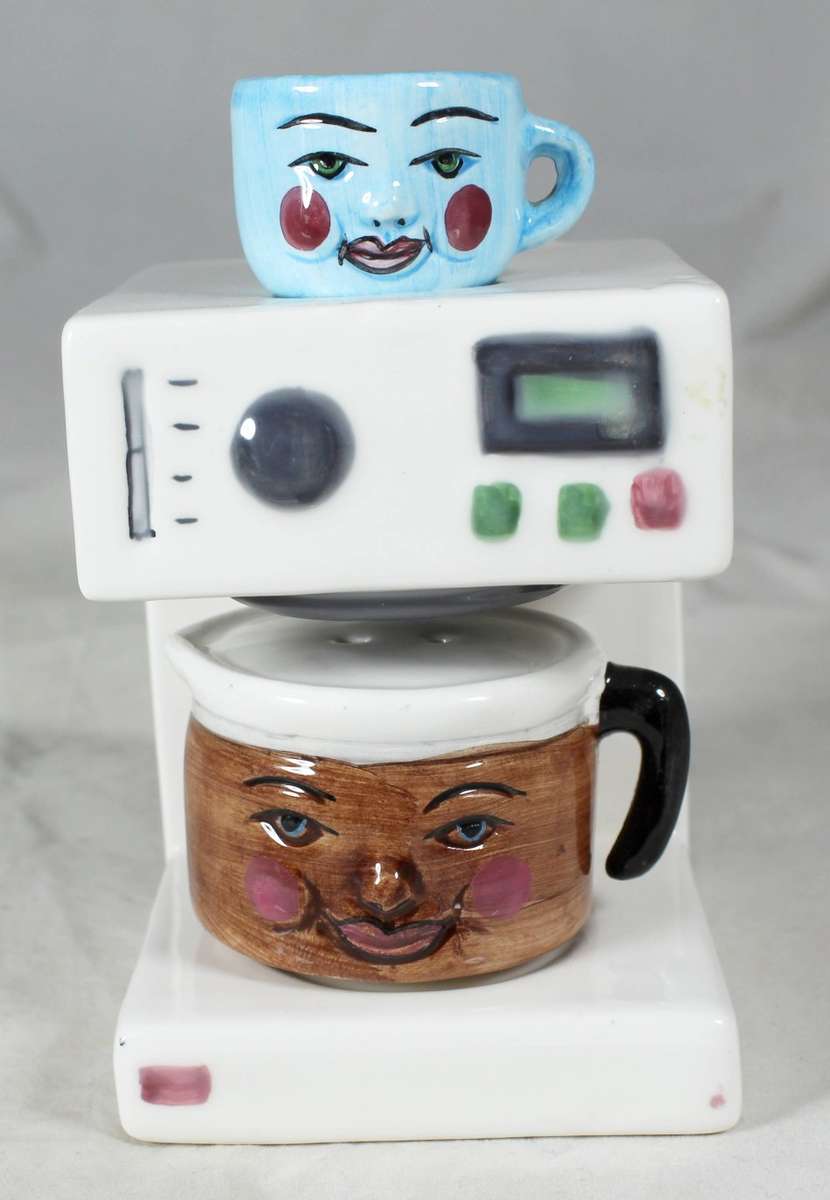 Character Salt & Pepper Set - Coffee Machine with Pot & Cup - Beautiful! - Bid Now!!!