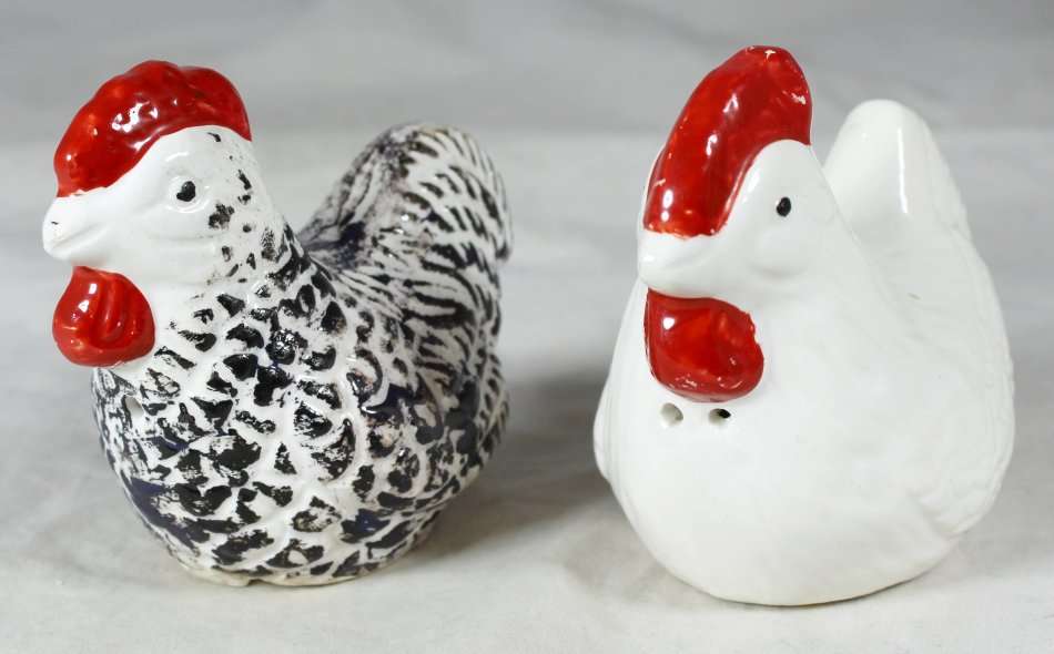 Character Salt & Pepper Set - Chickens - Beautiful! - Bid Now!!!