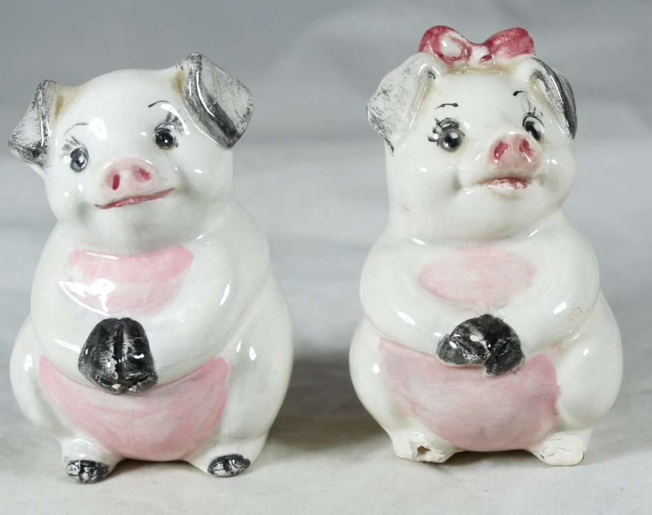 Character Salt & Pepper Set - Pigs with Folded Hands - Beautiful! - Bid Now!!!