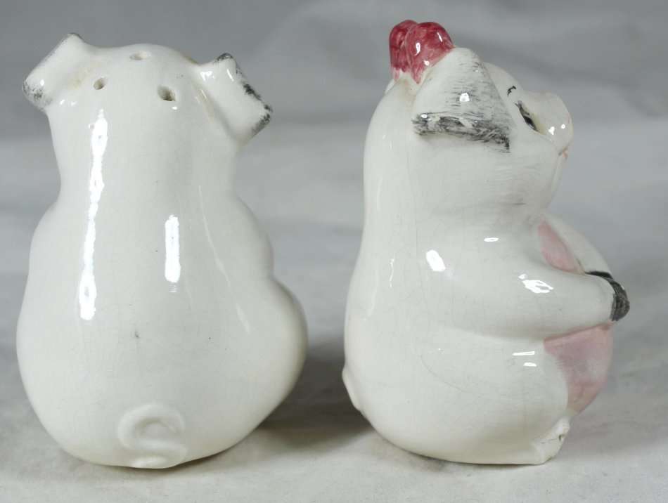 Character Salt & Pepper Set - Pigs with Folded Hands - Beautiful! - Bid Now!!!