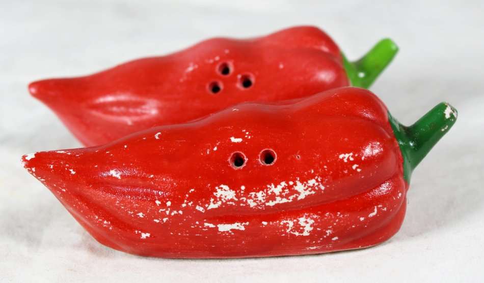 Character Salt & Pepper Set - Red Chilly - Beautiful! - Bid Now!!!