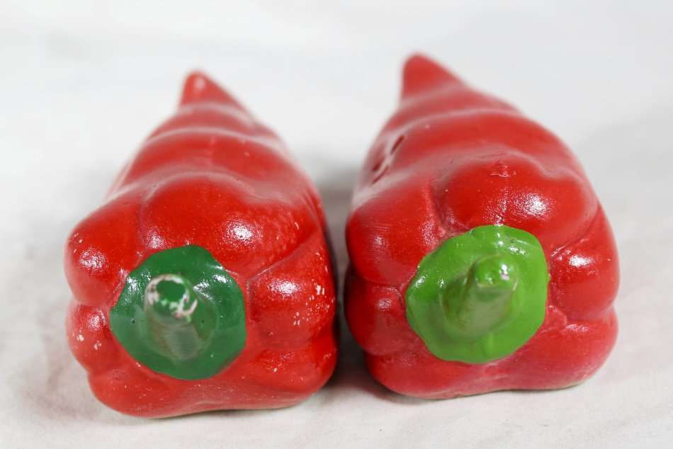 Character Salt & Pepper Set - Red Chilly - Beautiful! - Bid Now!!!