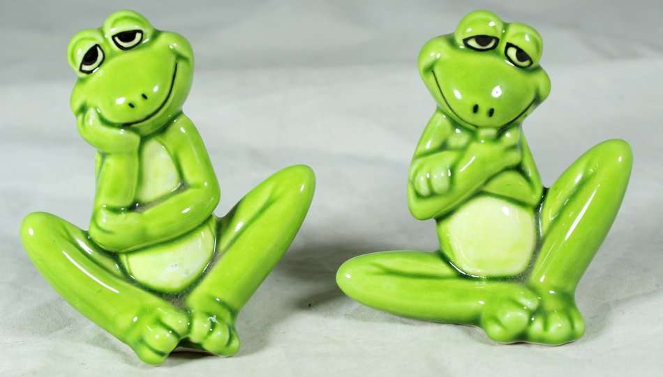 Character Salt & Pepper Set - Smiling Frogs - Beautiful! - Bid Now!!!