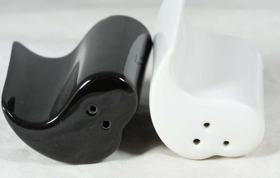 Character Salt & Pepper Set - Paris - Interlocking - Beautiful! - Bid Now!!!