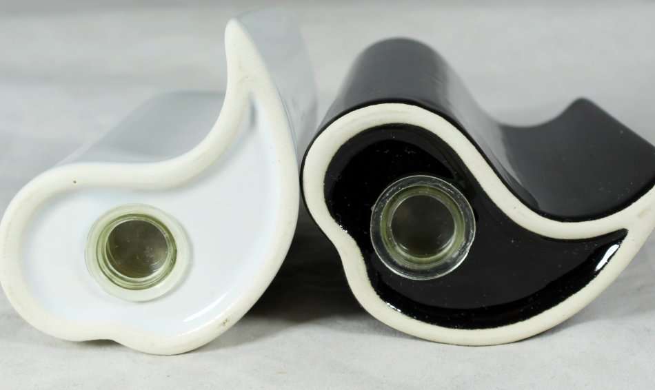 Character Salt & Pepper Set - Paris - Interlocking - Beautiful! - Bid Now!!!