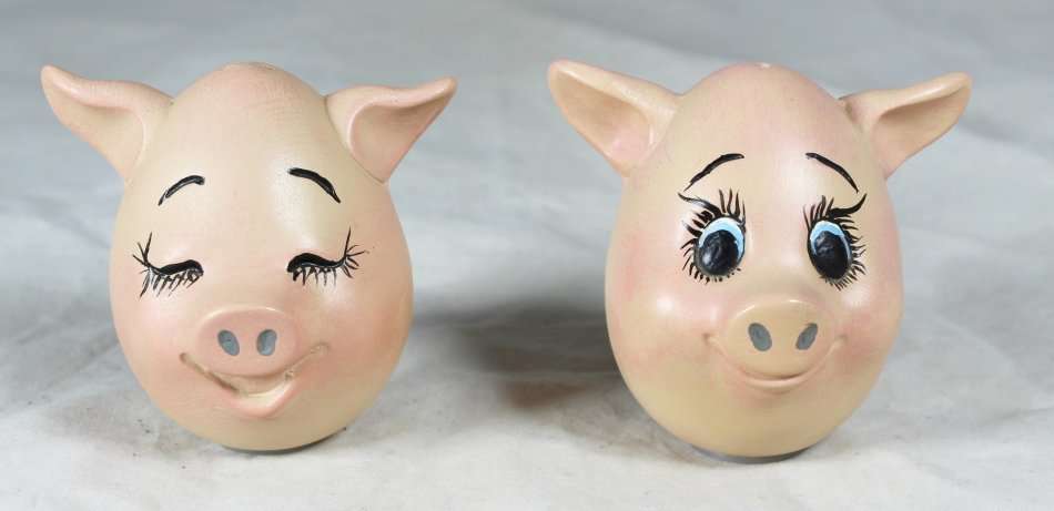 Character Salt & Pepper Set - Pigs with Eyelashes - Beautiful! - Bid Now!!!