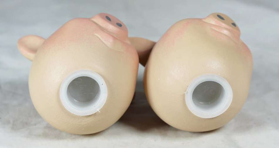 Character Salt & Pepper Set - Pigs with Eyelashes - Beautiful! - Bid Now!!!