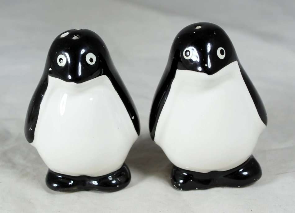 Character Salt & Pepper Set - Penguins - Beautiful! - Bid Now!!!