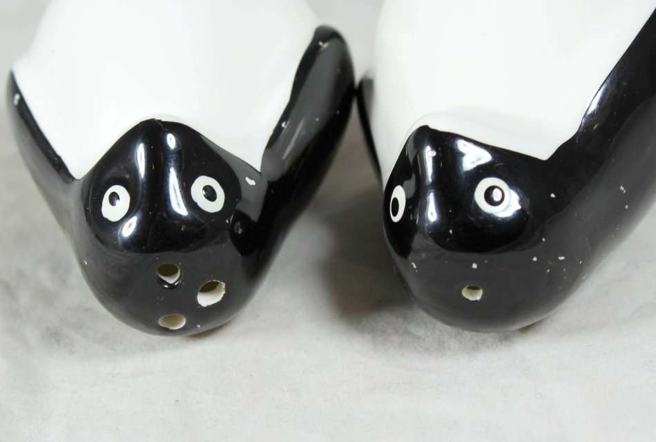 Character Salt & Pepper Set - Penguins - Beautiful! - Bid Now!!!