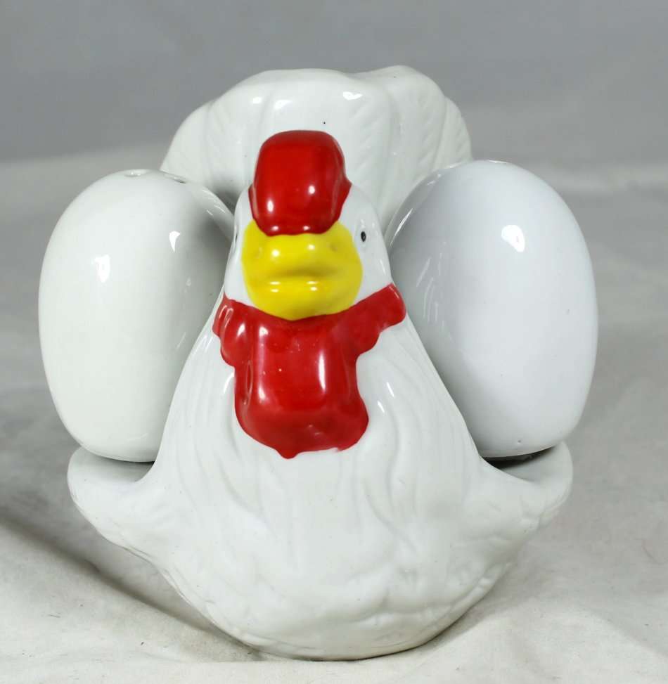 Character Salt & Pepper Set - Chicken - Beautiful!