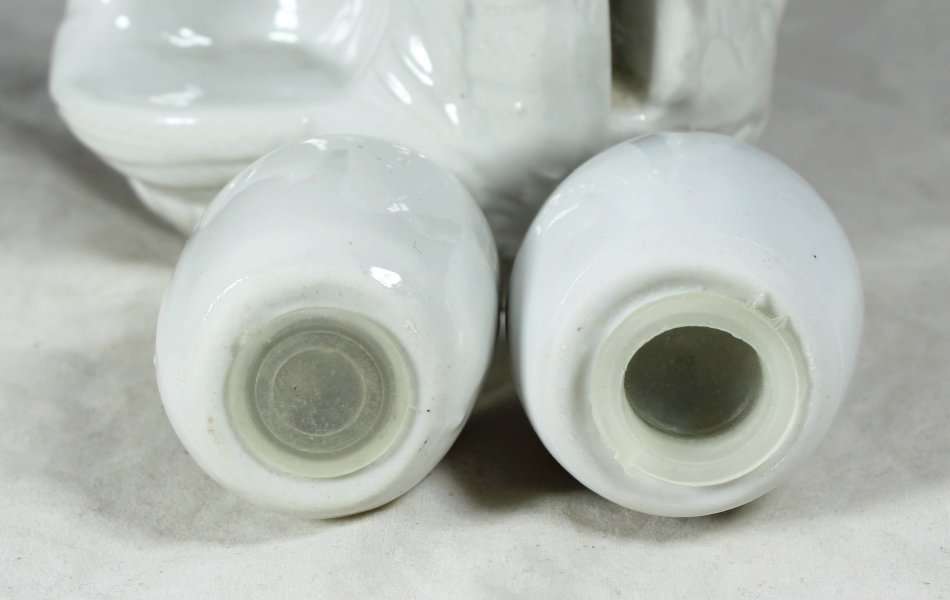 Character Salt & Pepper Set - Chicken - Beautiful!