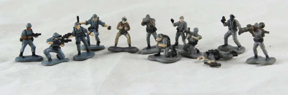 Micro Machines - Infantry - Group of 12 Men - Bid Now!!