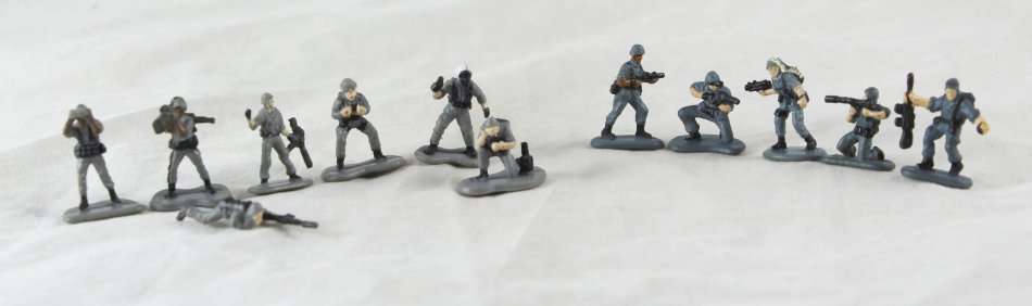 Micro Machines - Infantry - Group of 12 Men - Bid Now!!