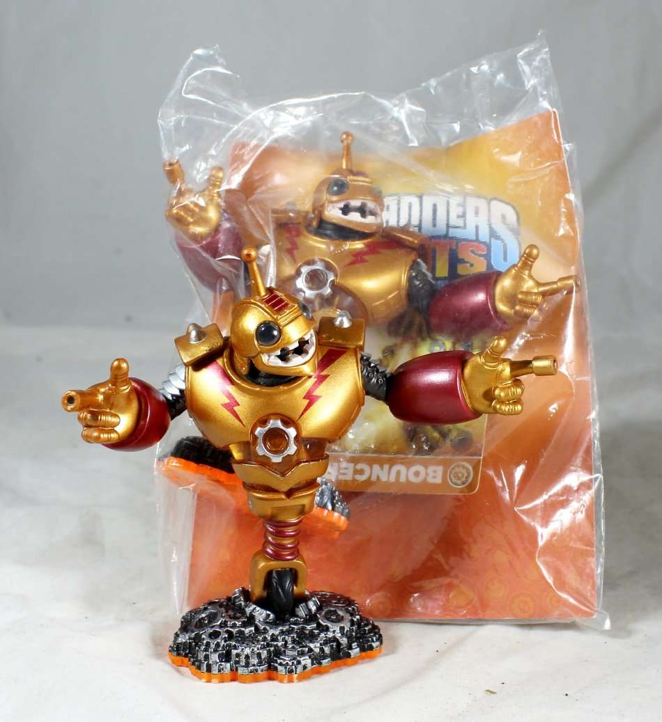 Skylanders - Collection 1 - 10 figures, new in pack! - Massive bargain! Bid now!!