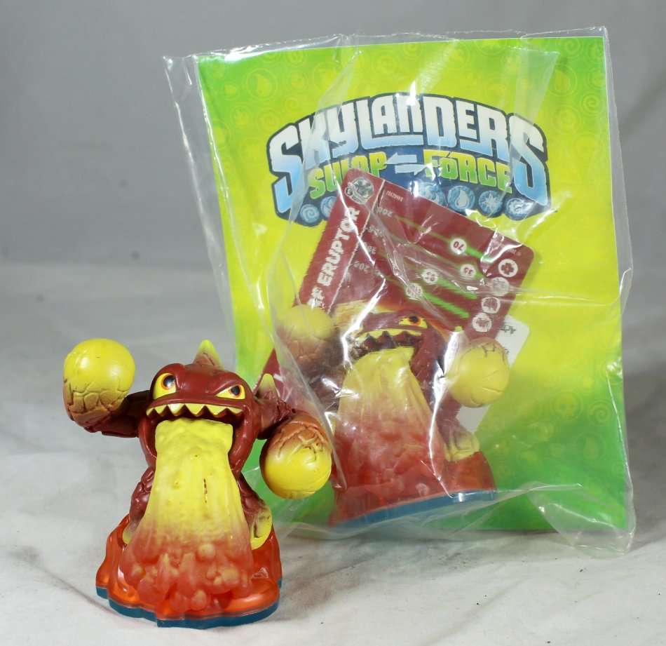 Skylanders - Collection 1 - 10 figures, new in pack! - Massive bargain! Bid now!!