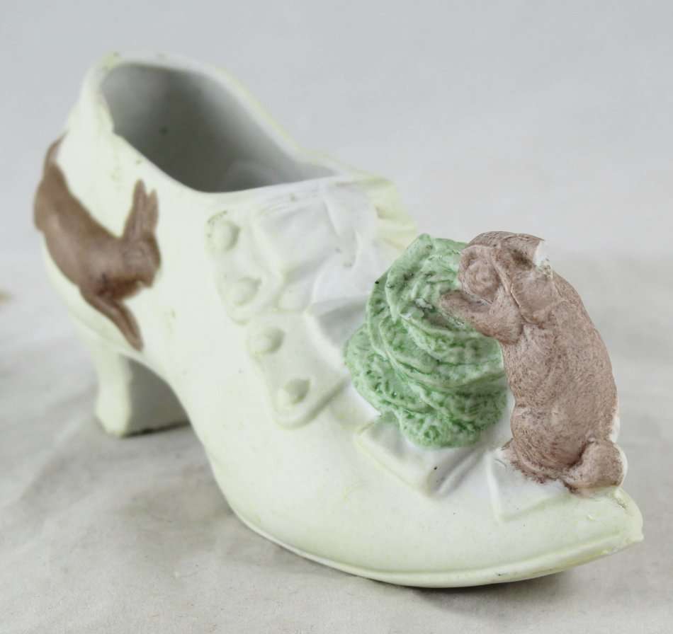 Miniature White Shoe with Rabbits - Beautiful! - Bid Now!!!