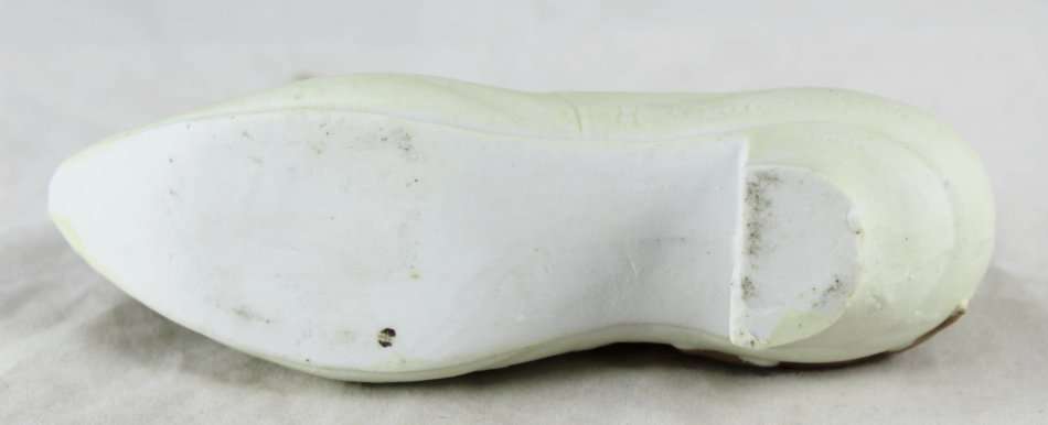 Miniature White Shoe with Rabbits - Beautiful! - Bid Now!!!