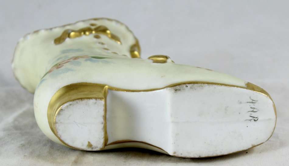 Small Boot with Flowers - Beautiful! - Bid Now!!!