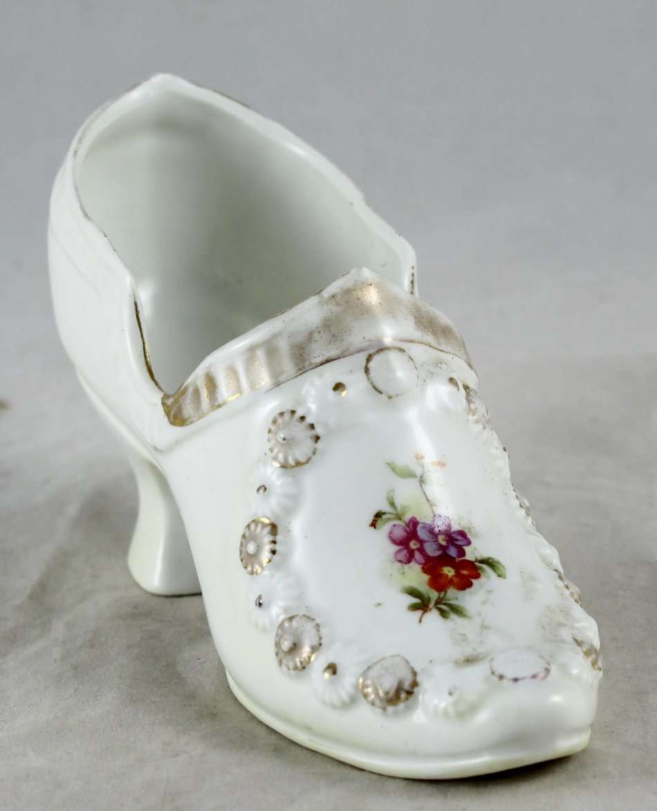 Small White Shoe - Beautiful! - Bid Now!!!